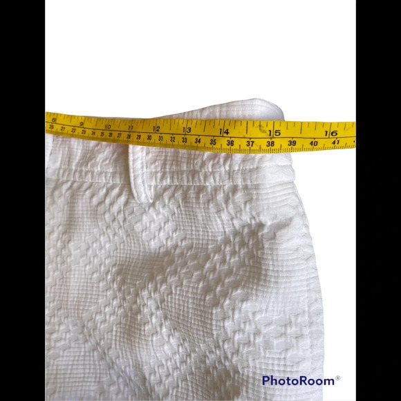 Trina Turk White Beehive Textured Shorts Sz 2 - Picture 5 of 6